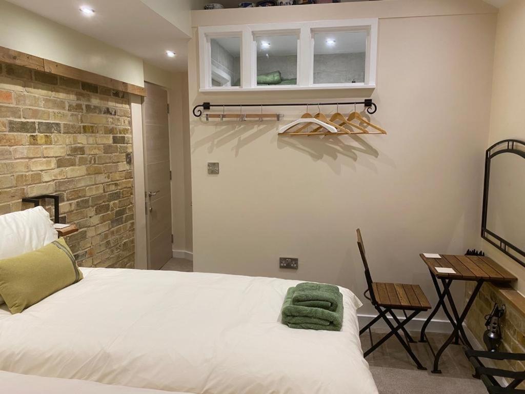 Top Tip Rooms Newmarket นิวมาร์เก็ต ภายนอก รูปภาพ