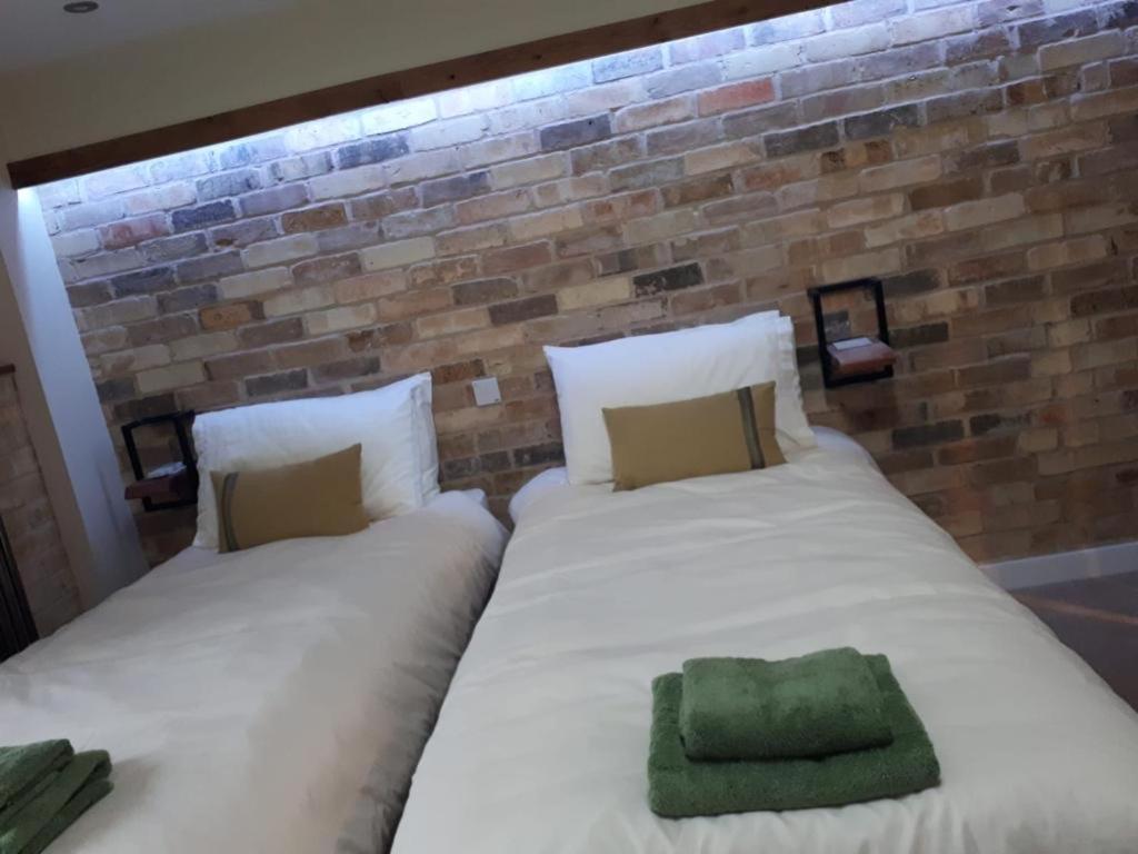 Top Tip Rooms Newmarket นิวมาร์เก็ต ภายนอก รูปภาพ