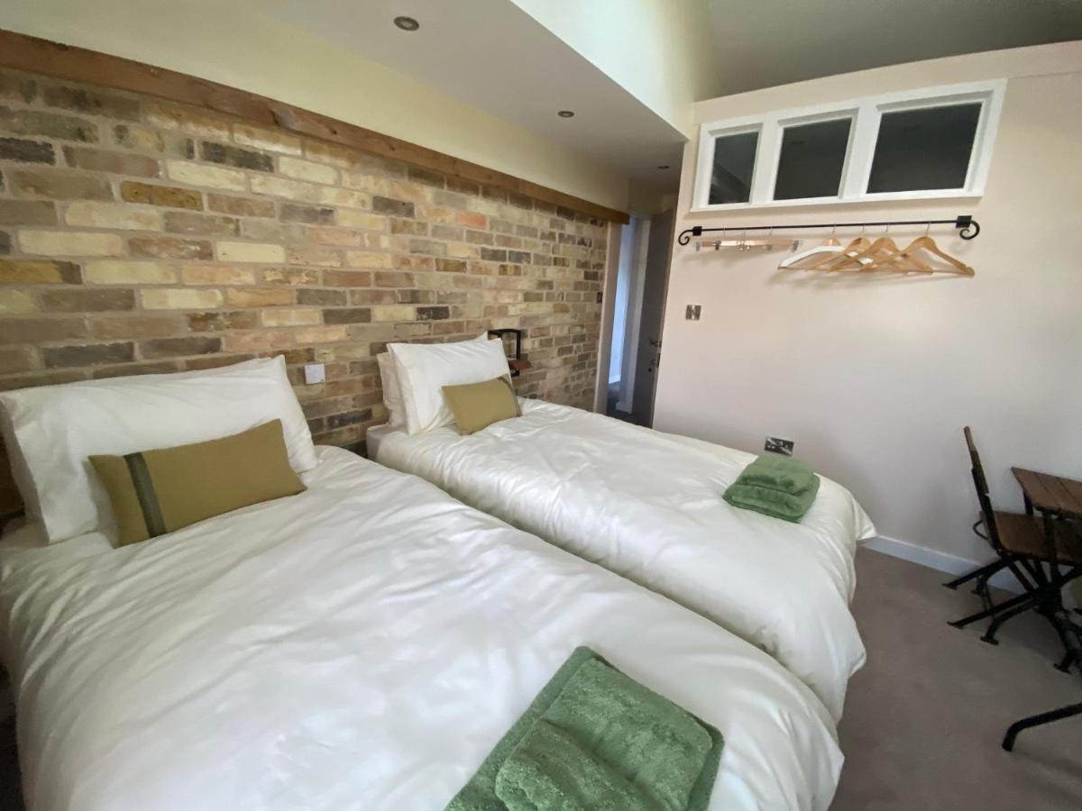 Top Tip Rooms Newmarket นิวมาร์เก็ต ภายนอก รูปภาพ