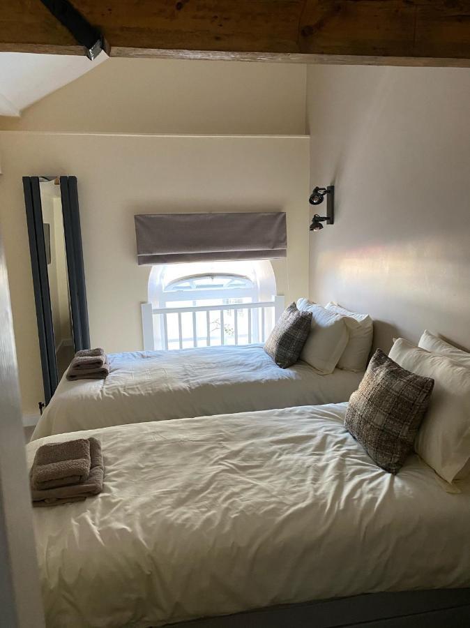Top Tip Rooms Newmarket นิวมาร์เก็ต ภายนอก รูปภาพ