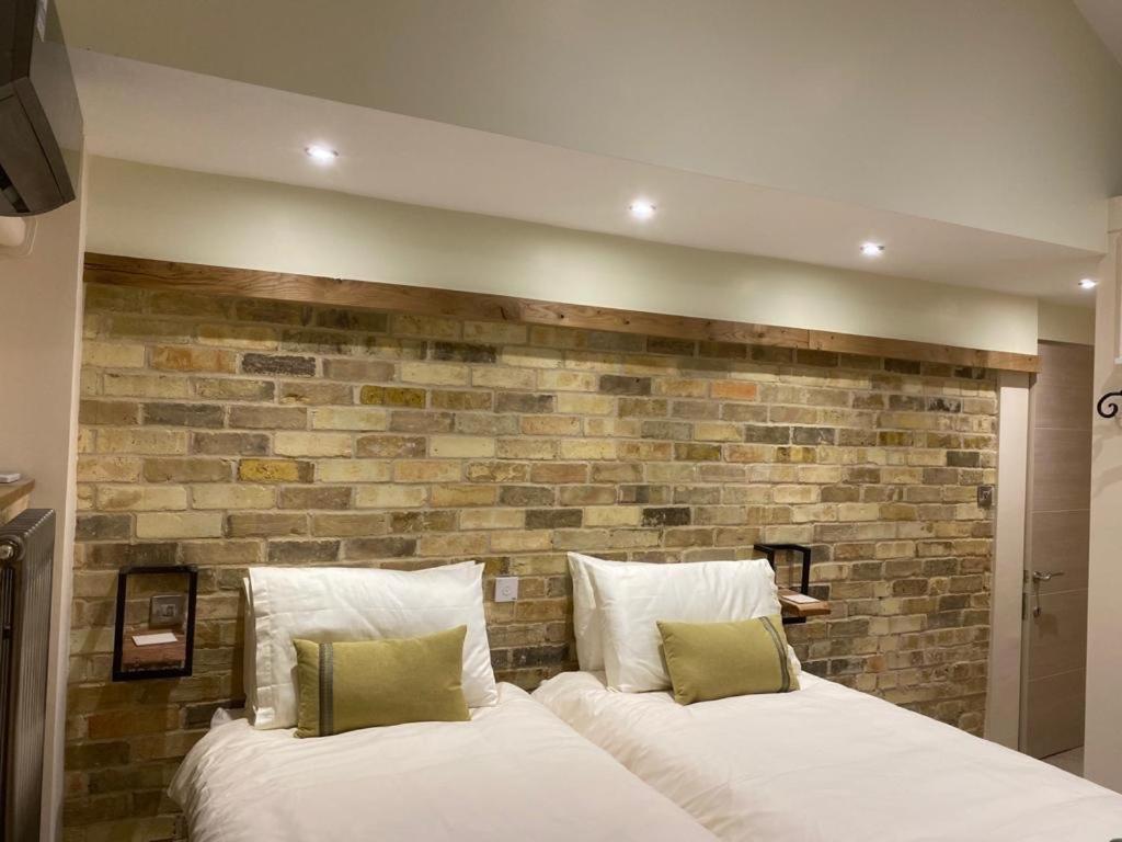 Top Tip Rooms Newmarket นิวมาร์เก็ต ภายนอก รูปภาพ