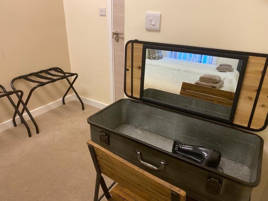 Top Tip Rooms Newmarket นิวมาร์เก็ต ภายนอก รูปภาพ